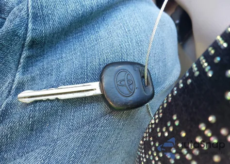 2008 Toyota Sienna Xle from USA, damaged, VIN 5TDBK22C88S009463